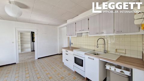 A38701CAF71 - Situated in a quiet winegrowing village and a stone's throw from Mâcon and the river Saône with all its water sports and leisure facilities. It has been renovated with new doors and windows, it would make a great home, guest house or re...