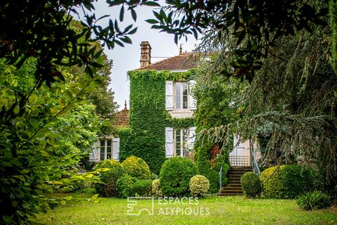 Located in Curzon, this beautiful bourgeois house develops 160 m2 of living space on a wooded plot of 1,400 m2. Once through the gate of the property, the visitor immediately falls under the spell of the place and the beautiful stone façade. After a ...