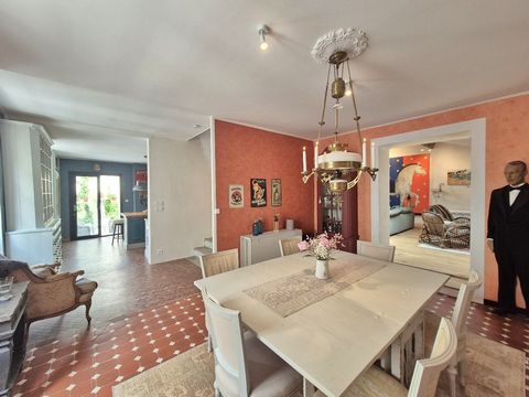 Charmante Maison Rénovée du XIXe Siècle avec Terrasse et Grand Garage au Cur de Capestang