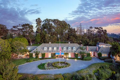 Prominently located at the top of the Country Club neighborhood overlooking the picturesque Village toward amazingly vast panoramic ocean views, the iconic Foxhill Estate is La Jolla's largest contiguous residential property with a recently updated a...
