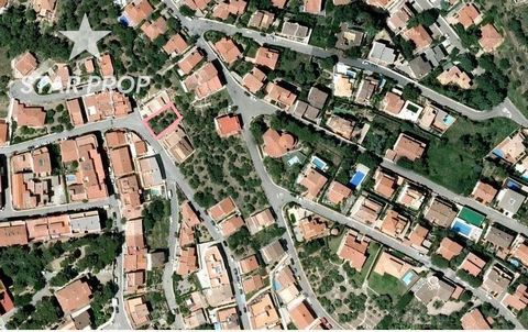 STAR PROP, your trusted real estate agency on the Costa Brava, offers you this exclusive offer that you can't miss. We present you with a fantastic opportunity to acquire a magnificent plot of land in the beautiful town of Llançà. Located in a privil...