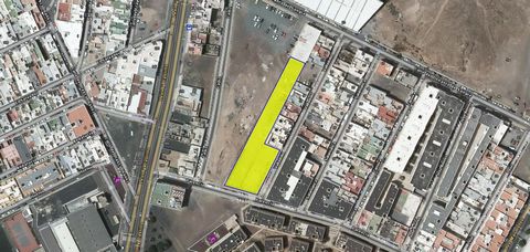 Se vende parcela de 2748,64 metros cuadrados en Arrecife próxima al centro comercial en construcción. Tiene presentado proyecto de ejecución para 103 viviendas en el Ayuntamiento de Arrecife, posibilidades para facilitar documentación y trámites buro...