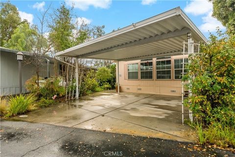 View View View without any neighbors behind you! located on quiet cul de sac. One of only a few built after the year 2000. The large windows facing east allow you to enjoy morning sunlight in the kitchen/dining room area and living room. (The Den are...