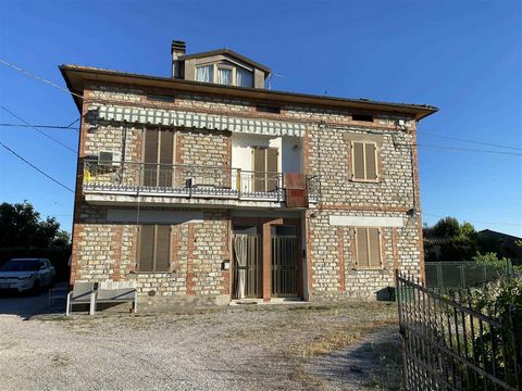 PANICALE (PG), loc. Via Delle Parti: Portion of stone and brick farmhouse, of approx. 200 sqm on two levels, comprising two independent flats, * Ground floor flat: living room, kitchen, two bedrooms and bathroom; * Apartment on the first floor: livin...
