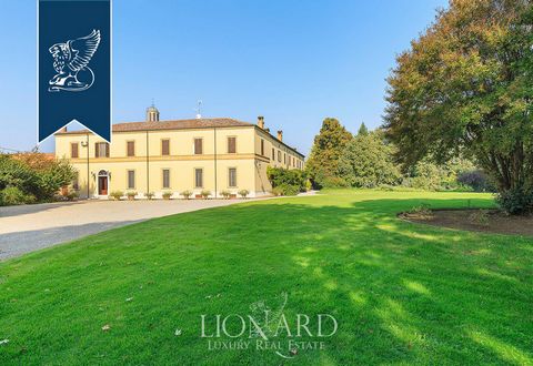 This luxurious period villa surrounded by a wonderful, leafy centuries-old park is for sale near Cremona. Almost one and a half hectares of garden surrounds the property, offering a great variety of plants and centuries-old trees. This prestigious es...