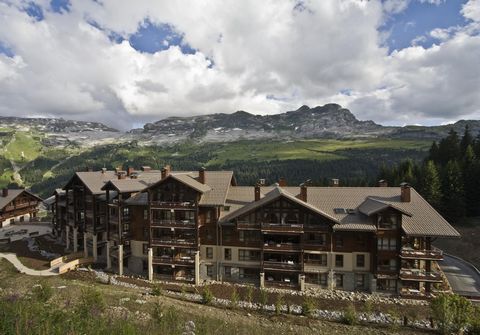 YOUR PREMIUM RESIDENCE LES TERRASSES D'EOS This 5-star residence is composed of two large stone and wood-clad chalets. The two chalets, with their contemporary style combined with traditional architecture, blend perfectly into the landscape. Their el...