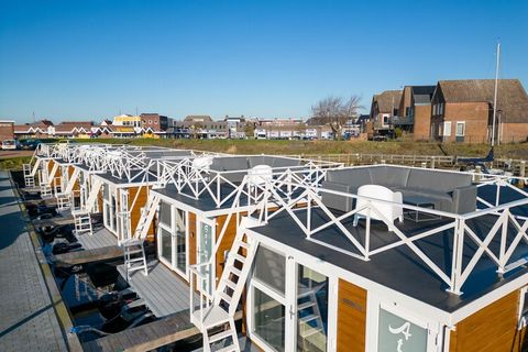 Deze fijne house boats vind je op het kleinschalige vakantiepark, gelegen in jachthaven de Lemster Baai in Lemmer. Het ligt op loopafstand van het gezellige, sfeervolle centrum van Lemmer en het strand. Tussen het IJsselmeer en de Friese Meren staat ...