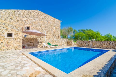 Lovely Majorcan style house with swimming pool welcomes 8 people in Sant Joan Welcome to this lovely Majorcan house in the middle of the countryside where you will enjoy nature and the peacefullness of a town of the inside of the island. The 200 m2 h...