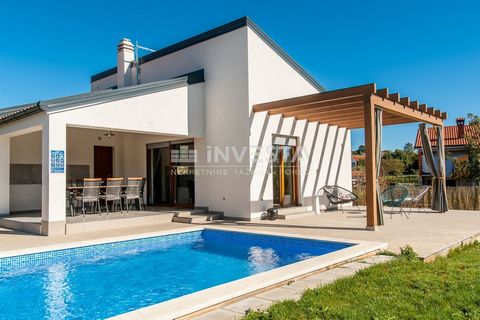 A beautiful energy-efficient prefab house made of modular materials is for sale. It was built on a plot of land of 1283 m2 and is located in the vicinity of Tinjan. It is only 25 km from the colorful center of Poreč.   The house has an area of 137 m2...