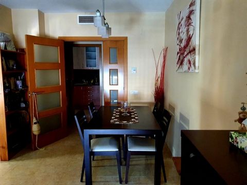 Apartment in Mora la Nova downtown area 71 m of surface 12 m2 of kitchen equipped 25 m2 of dining room furnished 12 m2 of terrace 30 m from the beach minutes 2 double bedrooms furnished a bathroom complete with shower property to move into equipped k...