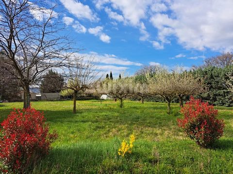 Ref 66799DA In a residential area in Eurre, a charming hilltop village at the entrance of the Drôme Valley and near Valence and road and train access, this plot of land sits on a select location, both quiet and easily accessible. Tucked away from the...