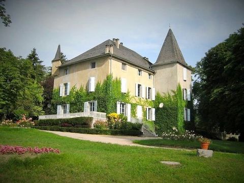 Charming and beautifully presented 17th Century chateau located in a very peaceful and picturesque area, right on the edge of a small village. Entirely and lovingly renovated, this beautifully and well maintained Chateau, which has been in the same f...