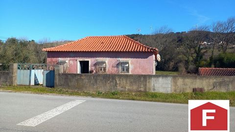 3 Bedroom House Near Macas de Dona Maria with great access A house to modernise is situated in the Concelho of Alvaiazere, close to Macas de Dona Maria and the N110 road with a selection of restaurants along it and an access point to the A13. Macas d...