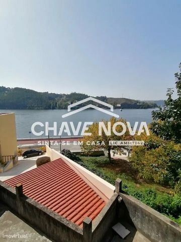 2 bedroom villa with good areas of land for implementation of small orchard and swimming pool placement. With great solar layout and facing the Douro River. With a small refurbishment and restoration is an excellent permanent housing or even as secon...