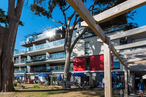 Résidence De La Plage is an ideal address for a successful holiday in the so-called Côte d’Amour at the bay of La Baule. The small-scale domain consists of two buildings with 3 or 4 floors, with nice and modernly furnished apartments. Each apartment ...