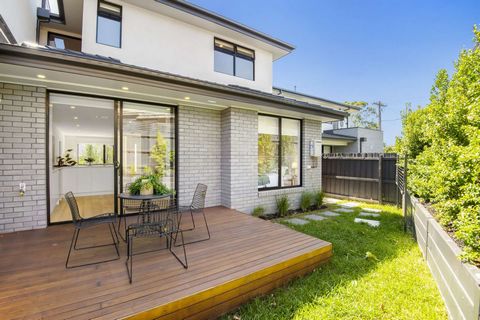 22 years of new house, rental for one year 【Listing Description】 1.5KM to Doncaster Westfield, 1 minute walk to Doncaster Middle School, Doncaster Gardens Full Score Elementary School Campus. Building 20SQ, land area of 190 square meters, master bedr...