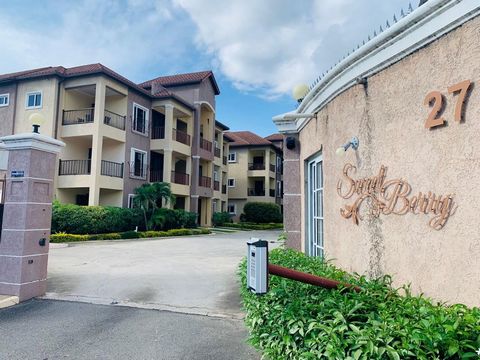 Well maintained and Spacious 2 bedroom 2 1/2 bathroom with in-unit laundry, located on the 1st floor with pool, electronic gate, 12 hr. security, 2 underground parking spaces, central and convenient location. Included in price are hurricane shutters,...