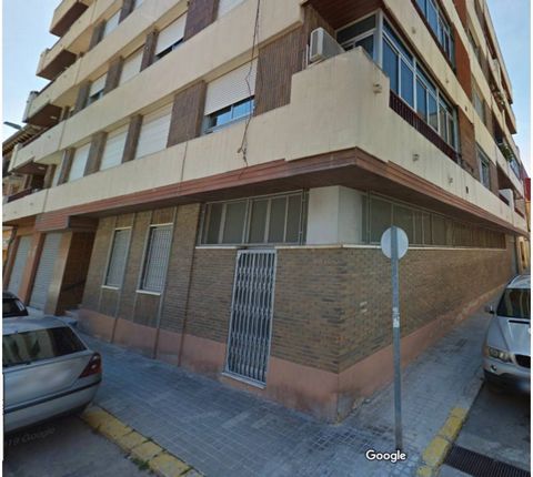 Total surface area 470 m², local usable floor area 466 m², single bedrooms: 5, 2 toilets, water, high: 3 m, divisions (separada por secciones), state of repair: in good condition, light, ground floor (a dos calles), exterior (a dos calles, con puerta...