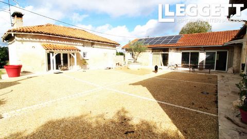 A25151DFA24 - In the commune of Montrem, 8 minutes from Coursac and 25 minutes from Périgueux. A farmhouse with around 215 m² of living space comprising three buildings opening onto a superb paved courtyard. The property is set in 6592 m² of wooded p...