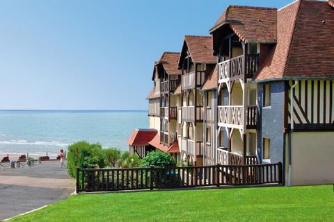 In Normandy, 2 hours from Paris, Trouville-sur-Mer is a seaside resort that's vibrant the whole year round. It enjoys a reputation for its charmingly preserved fishing harbour and long beach of fine sand. Trouville-sur-Mer is located a stone's throw ...