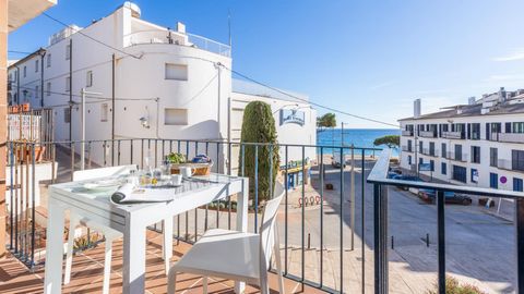 Beautiful and spacious new build apartment located in the second row of houses lining the sea of the lovely and peaceful beach of Llafranc, close to restaurants, supermarkets and pharmacies. Ideal for a family holiday on the Costa Brava! The apartmen...