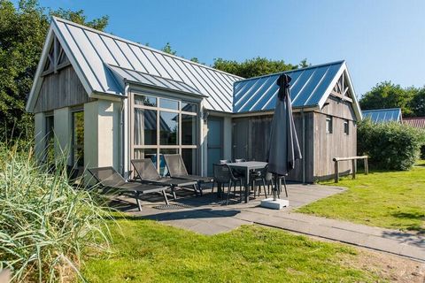 This detached, single-storey lodge is located at Holiday Park Boomhiemke, on the beautiful Wadden Island of Ameland, just behind the dunes. The cosy centre of Hollum and the lovely North Sea beach are just 1.5 km away. The lodge is attractively and m...