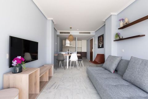 Ce complexe de luxe, situé directement sur le littoral de la Costa Blanca, se compose d'appartements modernes et meublés pour 6 personnes. Il s'agit d'appartements de haute qualité, combinés avec le caractère méditerranéen, par exemple, un beau sol e...