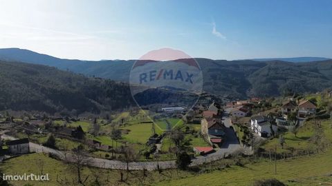 House for restoration of two floors and entirely built in stone. Situated in a quiet location overlooking the Valley of the Dawn in Nespereira, Cinfães. Looking for a place for rest and leisure just 1h15 from the city of Porto and the Airport? Found!...