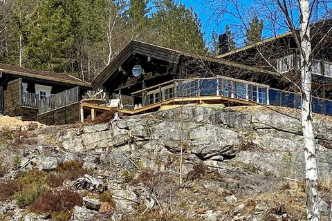 Great holiday home in idyllic surroundings in Nissedal where you can enjoy fantastic views of the water and the mountains from the terrace or the hot tub. The cabin is tastefully furnished with many facilities. Large living room and kitchen on the gr...