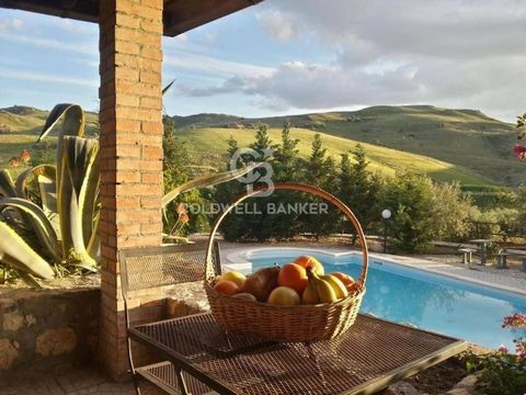 Hidden in the countryside, immersed in an authentic landscape with a great Sicilian flavour, we offer the sale of a charming country house, immersed in a plot of approximately 2 hectares, completely renovated and already used as a holiday home. The p...
