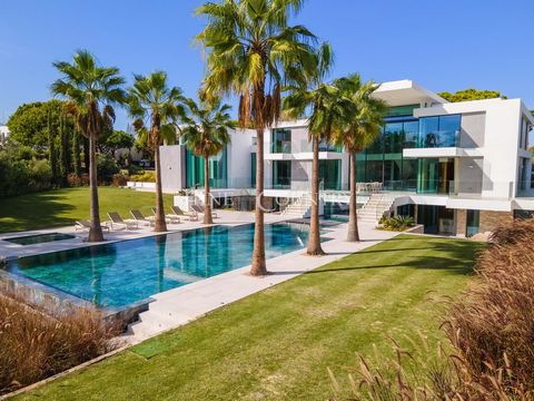 Immerse yourself in the epitome of luxury at this architecturally stunning villa in Quinta do Lago, boasting expansive views of the Ria Formosa and the sea. Erected on a generous 2330 m2 plot, this 1025 m2 masterpiece was flawlessly crafted in 2021, ...