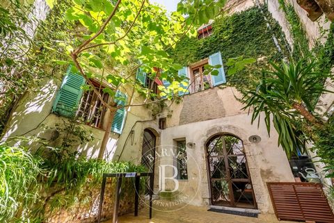 Im Herzen des historischen Dorfes gelegen, wird Sie dieses prächtige Dorfhaus mit seinem authentischen Charakter und seiner reichen Geschichte verzaubern. Dieses Anwesen mit seinen großzügigen Volumen verfügt über einen Innenhof mit Pool/Whirlpool un...