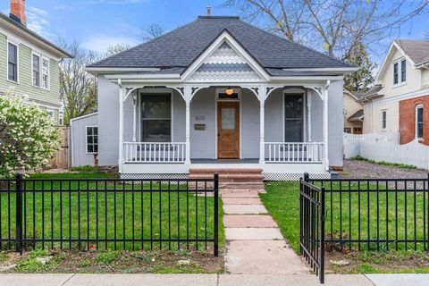 Welcome to this Whittier jewel box, a stunning 2-bedroom, 1-bath haven nestled in downtown Boulder's vibrant Whittier neighborhood. Meticulously renovated by local designer, Jennifer McCord, this home seamlessly blends historic charm with modern amen...