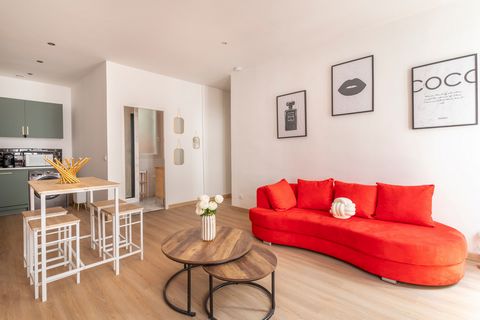 Discover this tastefully decorated apartment, near the Terrasses du Port. La Vilette district/European hospital It includes two 11m2 bedrooms with storage space. The large living room offers a sofa area, a dining table and a fully equipped kitchen wi...