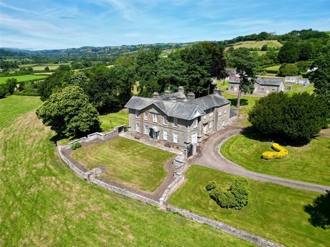 Le château de Boughrood est une imposante maison de campagne classée Grade II située dans un endroit splendide surplombant la vallée de la Wye et les Black Mountains. Cette propriété emblématique a été reconstruite en 1817 par un certain Francis Fowk...