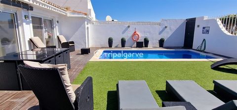 Prächtige Villa mit Blick auf den Yachthafen von Albufeira Genießen Sie einen idyllischen Lebensstil in dieser komplett renovierten Villa mit herrlichem Blick über den Yachthafen von Albufeira. Dieses helle und geräumige Anwesen ist perfekt für Famil...