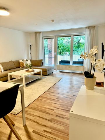 Willkommen in Ihrem neuen Zuhause in Buxtehude! Diese gepflegte Wohnung überzeugt durch ihre zentrale Lage direkt am Bahnhof und moderne Ausstattung. Ideal für Pendler und Stadtliebhaber, bietet sie stilvolle Einrichtung und helle Räume. Der großzügi...