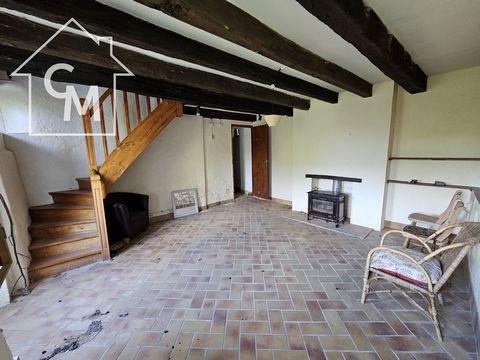 Venez découvrir cette maison de caractère d'une superficie de 99 m2 sur 3 niveaux avec ses belles poutres apparentes. Située dans un hameau de ST SEVERIN à 1.7 km du centre bourg, entre ANGOULEME et PERRIGUEUX. La maison est composée: au rez de chaus...