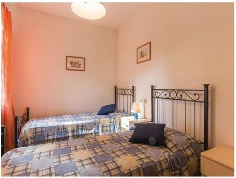 2 bedrooms apartment sleeps 7, on the ground floor, pool and garden, ideal for relax. Perfect starting point to visit the lake and its sourraundings.