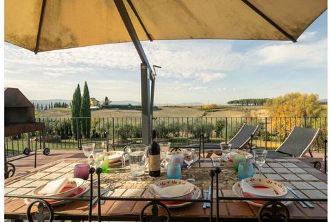 Belle villa avec piscine privée et barbecue, située à Valdambra, à la frontière avec la région du Chianti.