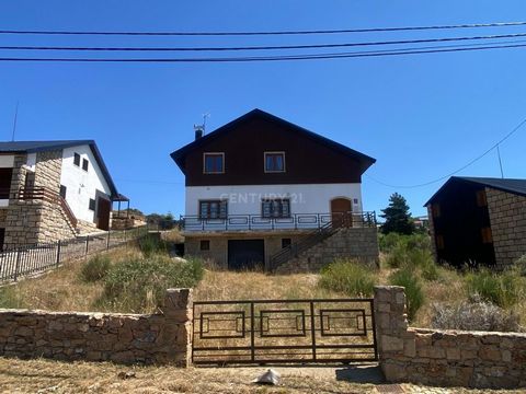 Isto é um convite a um estilo de vida único, rodeado de natureza e tranquilidade. Não perca a oportunidade de adquirir este pedaço de paraíso. Imagine acordar todos os dias com vistas deslumbrantes das montanhas e respirar o ar puro da Serra da Estre...