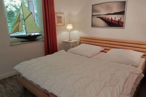 Die schöne ca. 70m² große Wohnung bietet alles für einen erholsamen Urlaub. Der großzügige Wohnraum mit gemütlicher Couch und Flat-TV läd ein zu einem gemütlichen Fernsehabend oder einfach nur zum Lesen oder Relaxen. Zwei Schlafzimmer, eines mit Dopp...