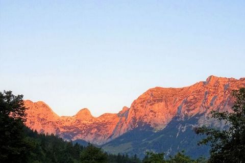 Loft per le vacanze straordinariamente spazioso e recentemente ristrutturato nel mezzo del villaggio alpinistico di Ramsau con vista sulle montagne e la migliore infrastruttura.