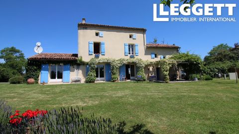 A31191SOM81 - C'est peut-être l'endroit idéal pour se ressourcer au soleil ! Située dans la campagne vallonnée du Tarn dans le sud de la France, cette grande maison jouit d'une vue imprenable sur les collines et les vallées de ce magnifique coin de F...