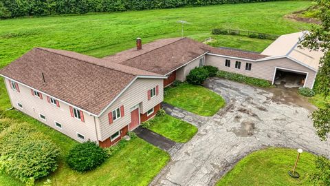 Wow. This is an opportunity to own one of Pittsfields most well respected homes. As you drive to the house on this private road you capture the feel of the country setting and all its beauty The home is a gracious split level allowing this very well ...