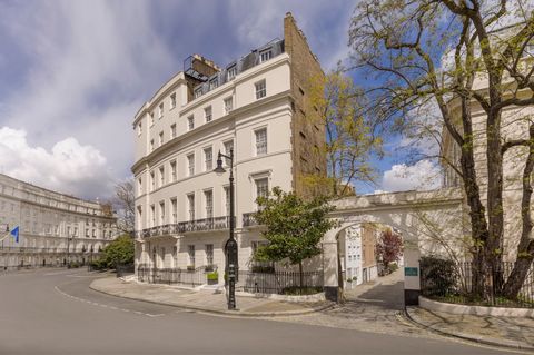 Een ruim en prachtig herenhuis in Belgravia met een prachtig open uitzicht, een indrukwekkend dakterras en parkeergelegenheid op straat. Als hoekwoning biedt dit prachtige herenhuis met dubbele gevel een royaler bemeten huis. Het herenhuis is een mon...