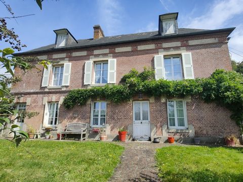 BELLE MAISON IMMOBILIER bietet dieses Backsteinhaus zum Verkauf an, das 2 Minuten vom Stadtzentrum von ORBEC entfernt liegt. Es besteht im Erdgeschoss aus einer Einbauküche, einem Esszimmer mit Kamin, einem Wohnzimmer und einer separaten Toilette mit...