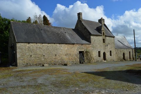 A SAISIR !!! Au calme Ancien MANOIR a très Fort Potentiel a Rénovée avec 180 m2 de dépendances sur terrain de 15000 M2 Très bien Située, Proche de L'axe Rennes - Brest entre Morlaix - Guingamp et Lannion. La Gare a 15 mn , Paris a 3 heures . La MER a...