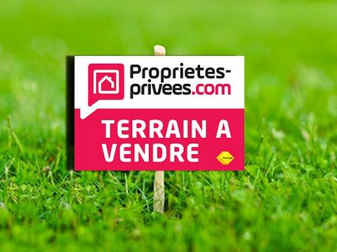 Rare sur Angers, Terrain constructible de 950m² sur environ 41mètres de long par 23 mètres de large. Le terrain dispose d'un raccordement à l'eau, l'assainissement et électricité sont en bordure. IL est libre de constructeur, hors zone des bâtiments ...