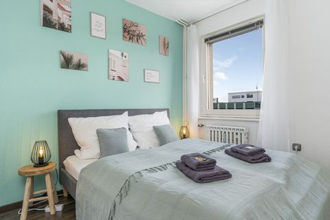 ☆ WILLKOMMEN BEI FREE LIVING ☆ Diese frisch renovierte 4-Zimmer Wohnung ist perfekt für 8 Personen und zeichnet sich durch ihr tolles Design & ihre bunte Ausstattung aus. → 24h Check-In → Direkt am VW Werk und Hauptbahnhof → 3 Schlafzimmer → 4 Gemütl...